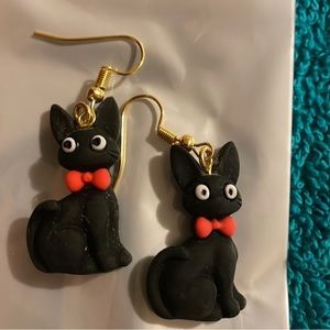 Cat earring with a bow tie